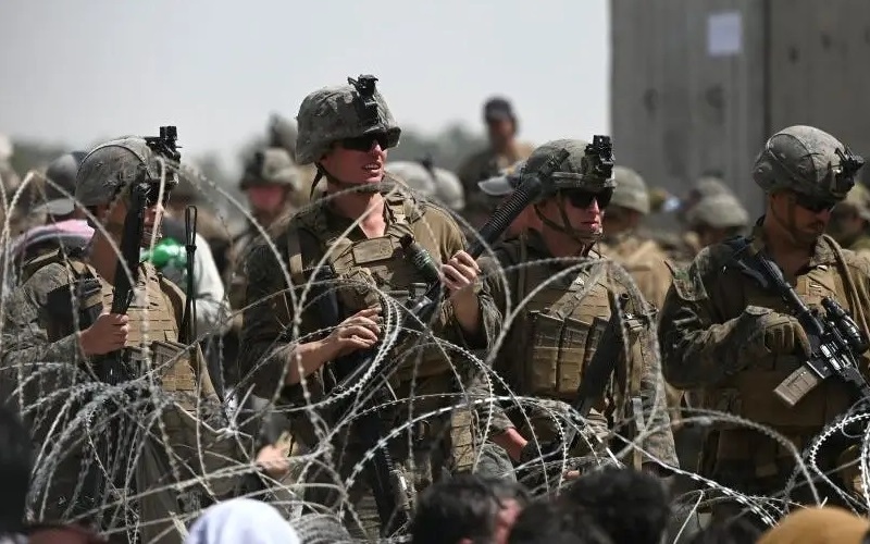 Ít nhất 31 binh sĩ Mỹ thương vong trong vụ tấn công khủng bố ở sân bay Kabul